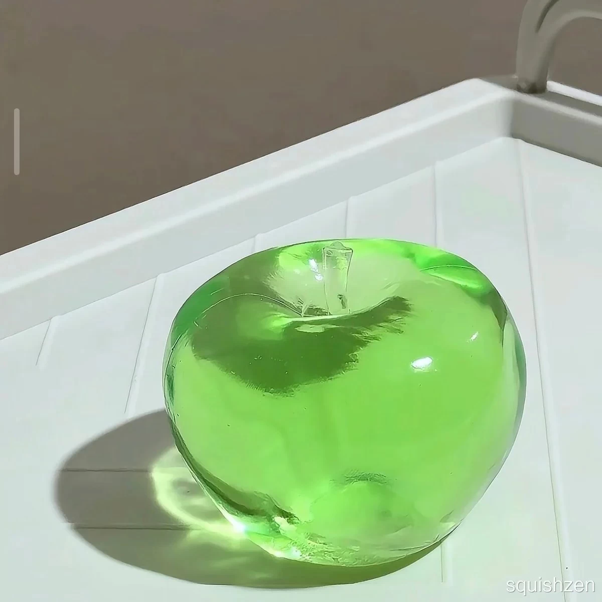 Formable Crystal Red /Green /Blue Creamy Texture Big Apple 🍎 Vaseline Stress Ball (7.5cm)